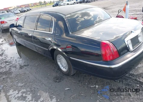 2000 Lincoln Town Car Signature из США, поврежденный, VIN 1L1FM81W4YY903827